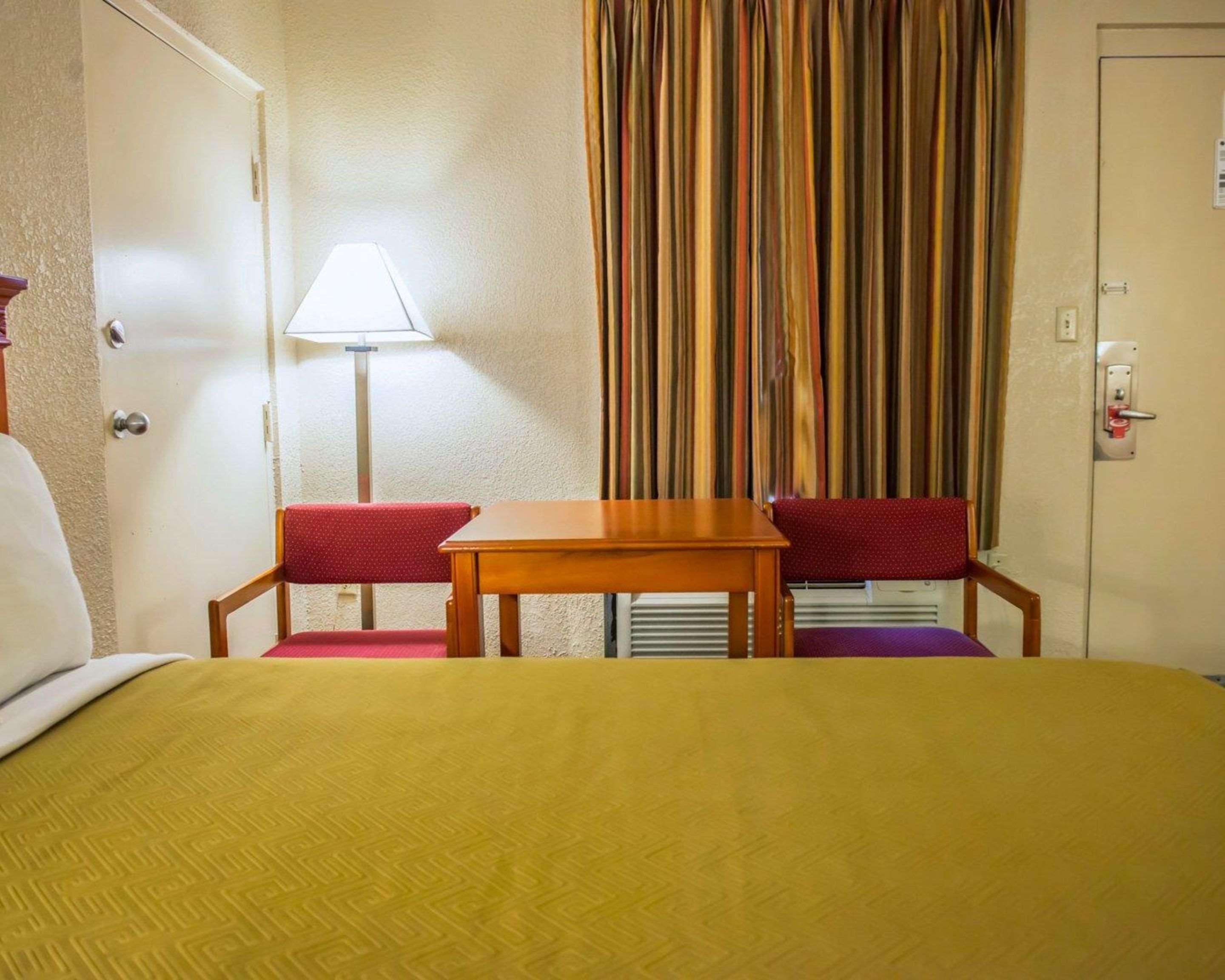 Econo Lodge Panama City Eksteriør billede